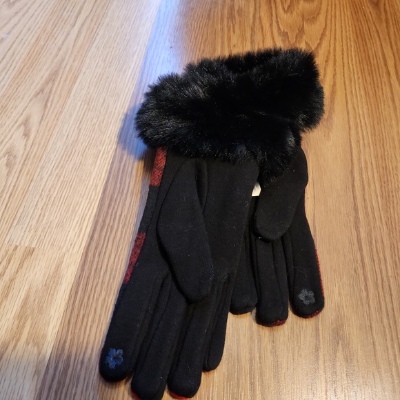 Gloves - Picture 3 of 3